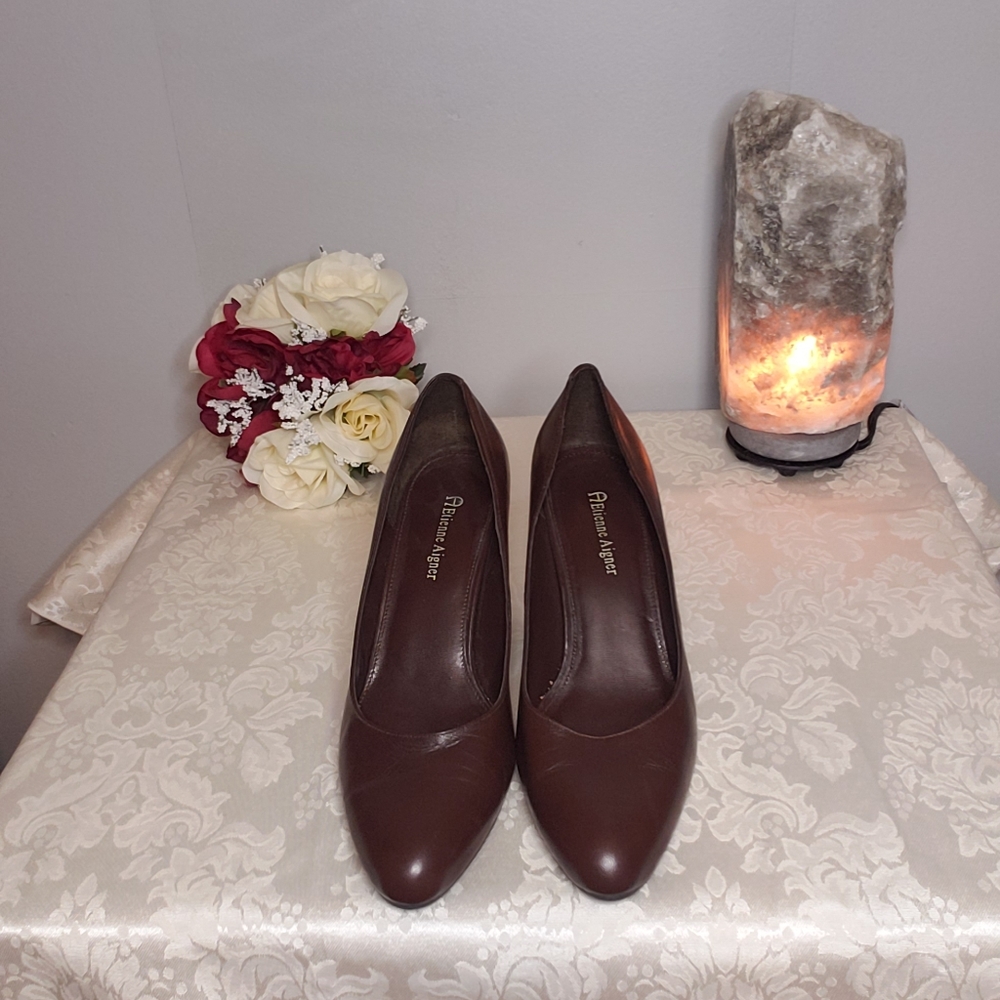 ***Price Drop***Etienne Aigner Pumps - Size 9